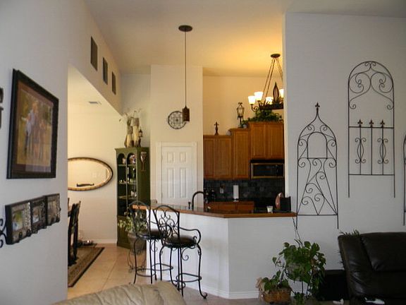 4th image of 140 Redwood Cir
