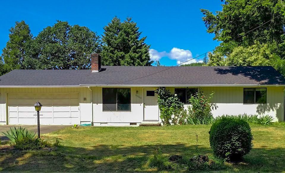 Front of House, 2 Car Garage