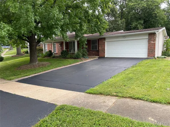 12036 Orchard View Dr, Saint Louis, MO 63146