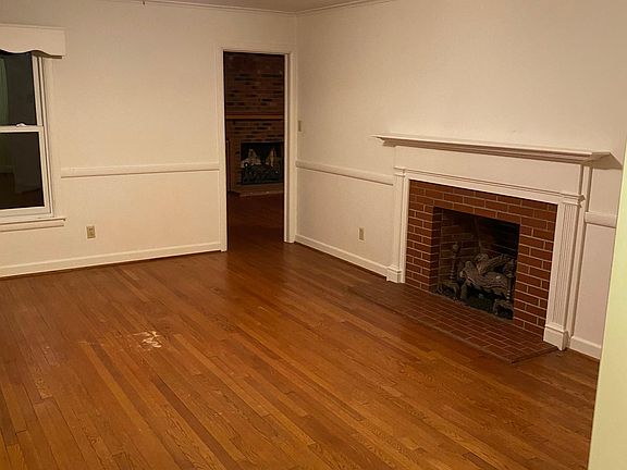 3rd image of 140 Burnett Dr