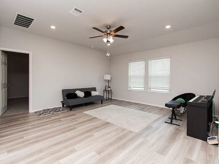 2342 Bee Creek Loop — Photo 3