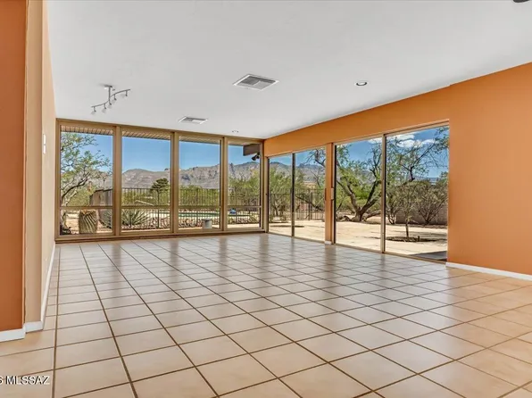 1635 E Kleindale Rd, Tucson, AZ 85719
