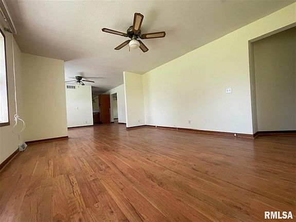 3rd image of 909 S McArthur St