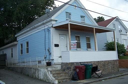 2nd image of 32 Marshall St