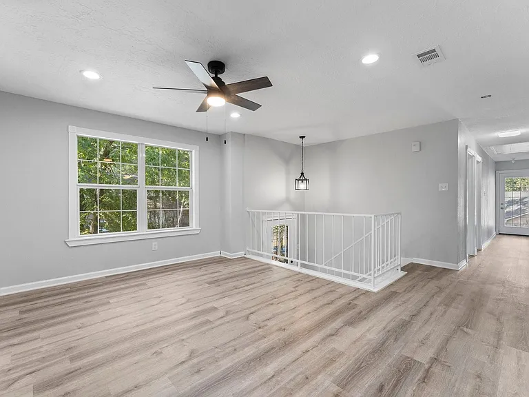2 Ground Brier Ct — Photo 16
