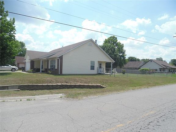 3rd image of 2286 Cottonwood Ave