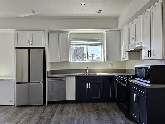 3rd image of 617 W 41st St #4