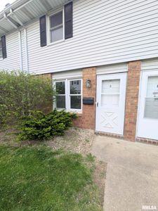 1914 Canterbury Dr APT D, Washington, IL, 61571