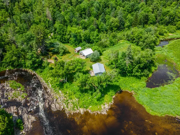 44 River Road, Abbot, ME 04406