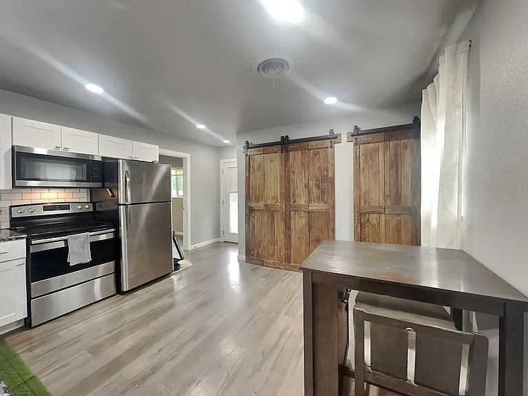 3025 Delaware Trl — Photo 3
