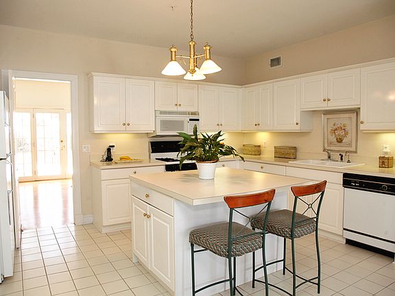 4th image of 24 Wyndham Close