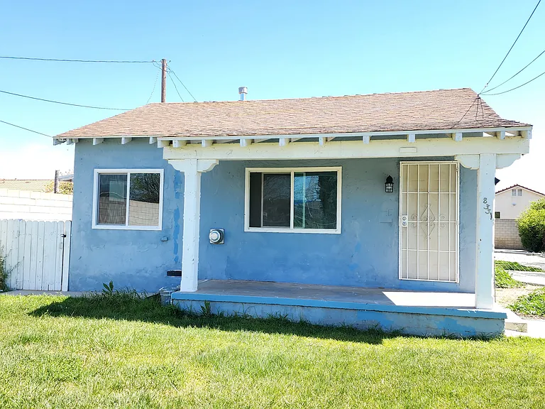 8331 Cottonwood Ave — Photo 1