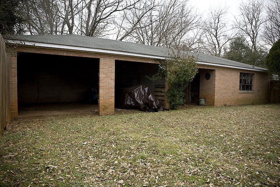3-bay garage w/workshop