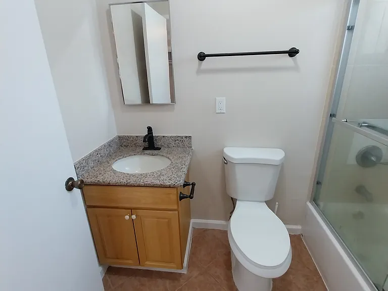 504 Maple St #4 — Photo 10