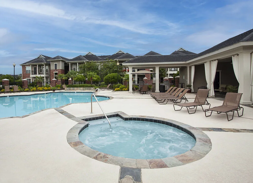 Country Club Pointe Apartment Homes — Photo 3