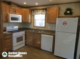 8 Nathan Dr, Halfmoon, NY 12065