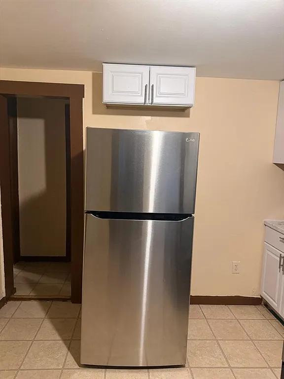 2 bed, 1.0 bath, 9999 sqft, $1,800 — Photo 4