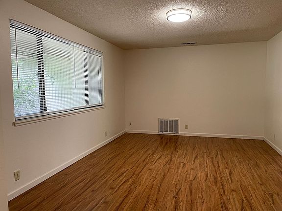 4th image of 2315 Temple Dr