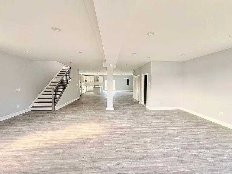 6710 Hudson St — Photo 3