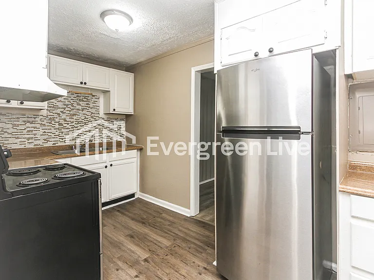 511 S Graham Ave — Photo 8