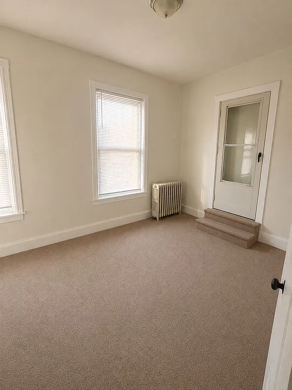 2 bed, 1.0 bath, 900 sqft, $1,600 — Photo 3