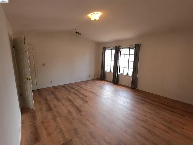 19179 Alpha Ct — Photo 36