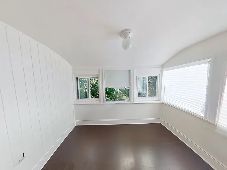 21 Rusholme Park Cres #2 — Photo 4