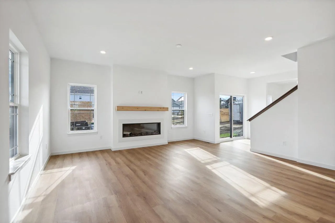 3 bed, 2.5 bath, 2029 sqft, $3,900 — Photo 4