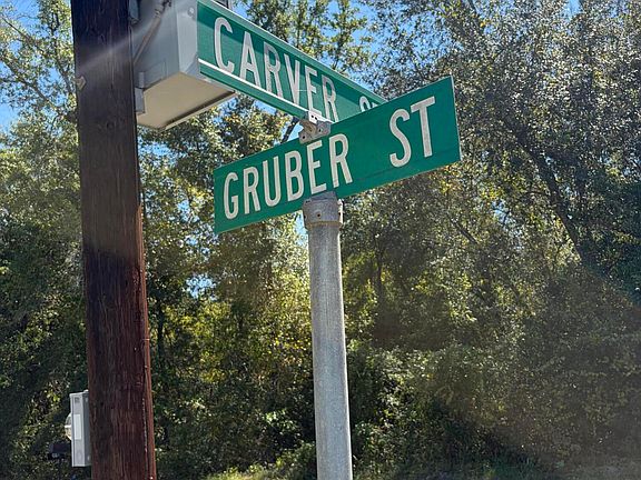 5th image of 105 Carver St