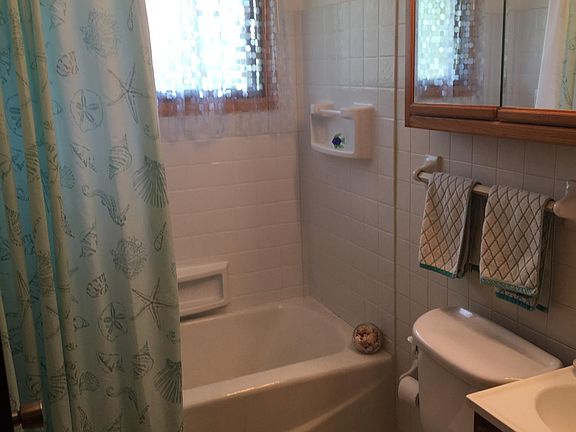 4th image of 187 Iris St