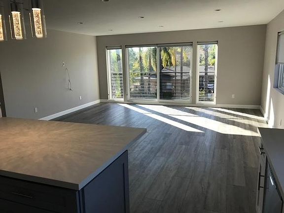 4th image of 24308 Hatteras St #24308