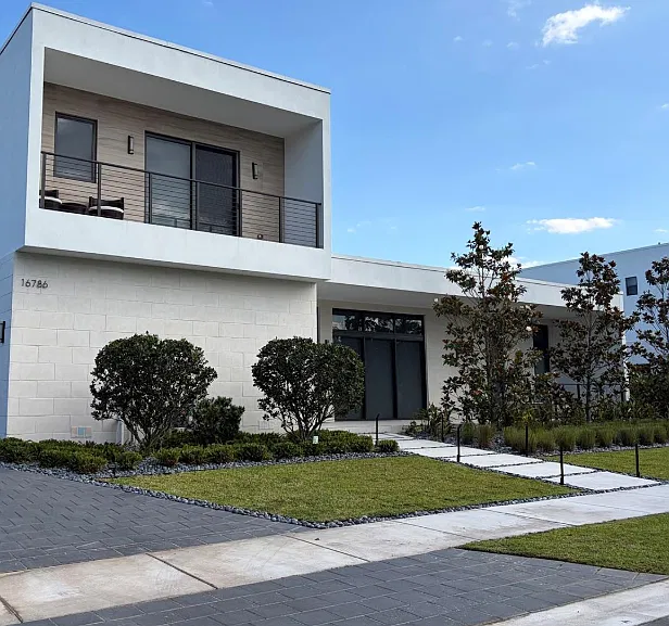 5 bed, 6.5 bath, 5231 sqft, $20,000 — Photo 2