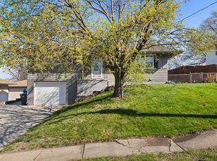 2412 Mansfield Dr, Des Moines, IA 50317