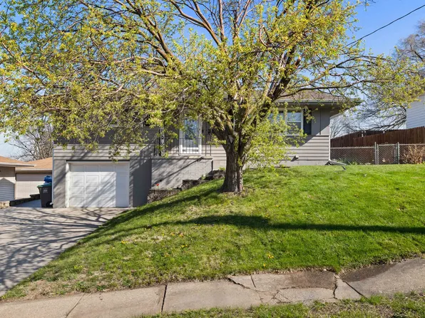 2412 Mansfield Dr, Des Moines, IA 50317