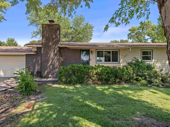 1116 S Saint John Ave, Lyons, KS 67554