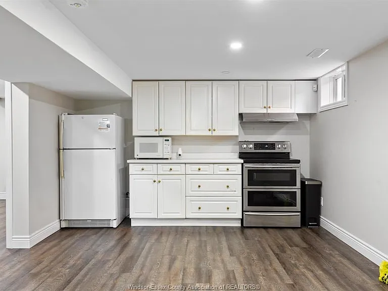 960 Janette Ave — Photo 16