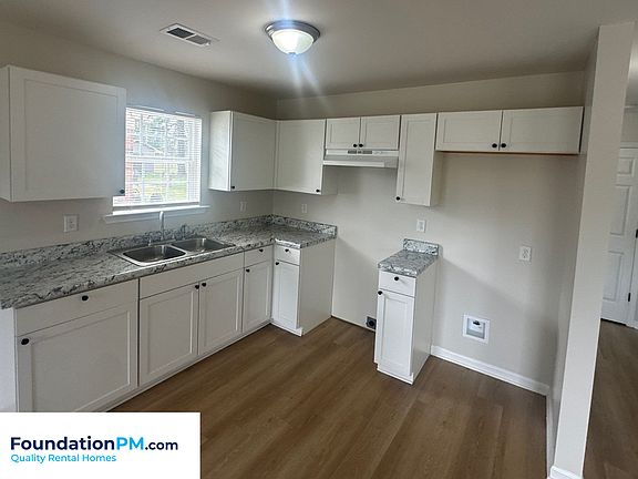 3rd image of 388 Bonnell Ave