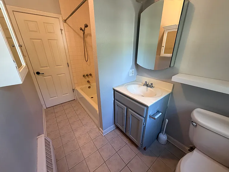 18 Bates St #E — Photo 13