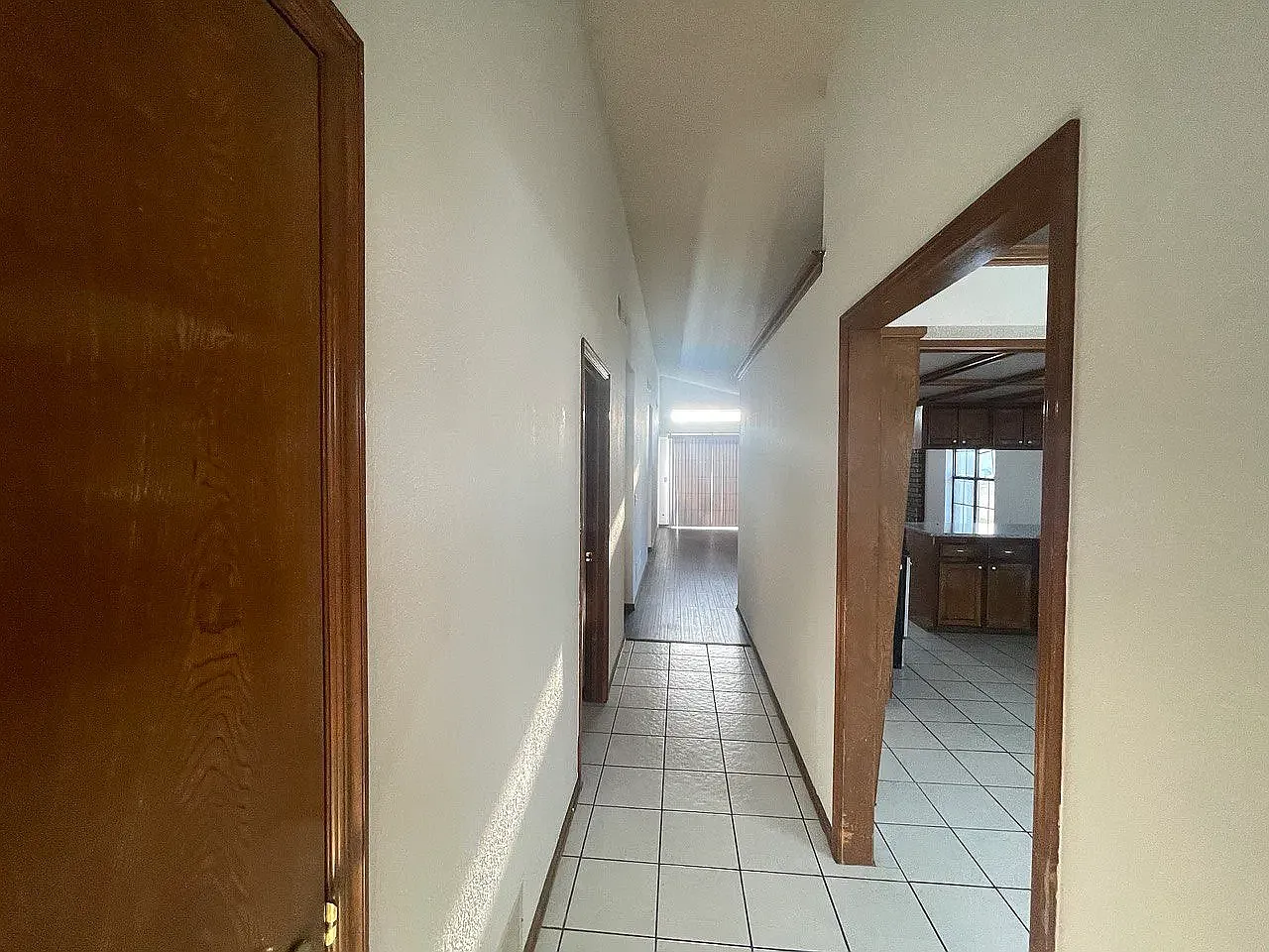 3 bed, 1500 sqft, $1,600 — Photo 2