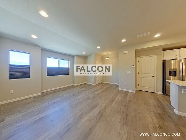876 Petra Hts — Photo 2