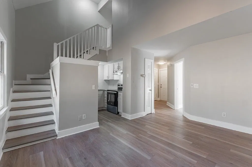 2 bed, 850 sqft, $1,350 — Photo 1