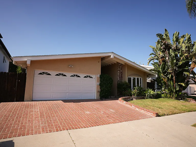18129 Hatteras St — Photo 30