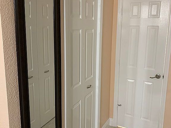3rd image of 3952 Victoria Dr