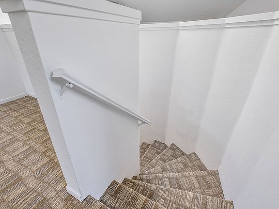 4-web-or-mls-915-river-st-upstairs_04032025