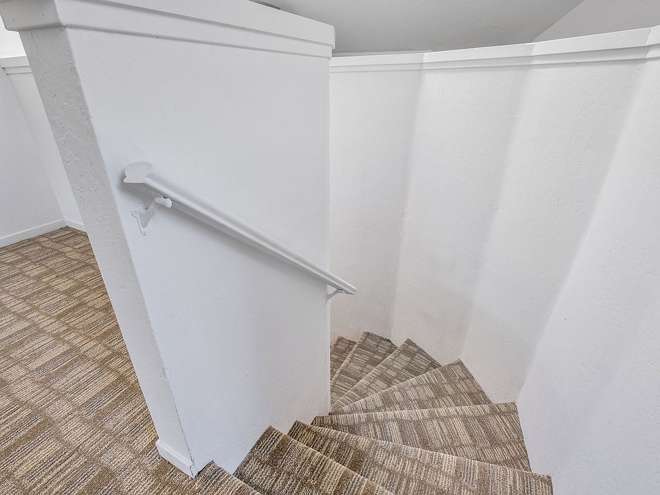 4-web-or-mls-915-river-st-upstairs_04032025