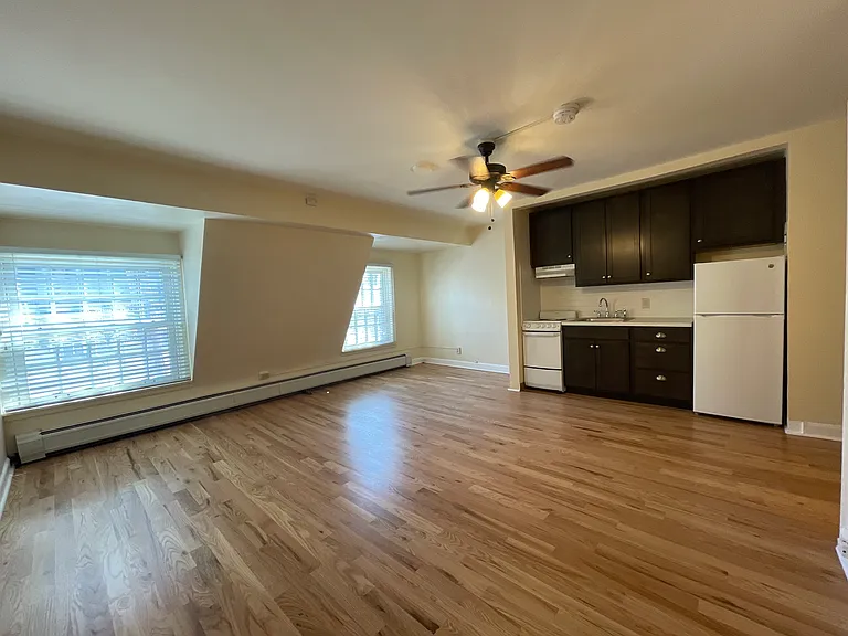 Chateau Apartments — Photo 17
