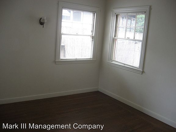3rd image of 1725 H St Unit 5