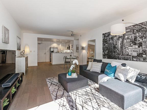 3rd image of 250 King St Unit 406