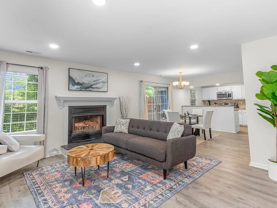 290 Ferdinand Cir
