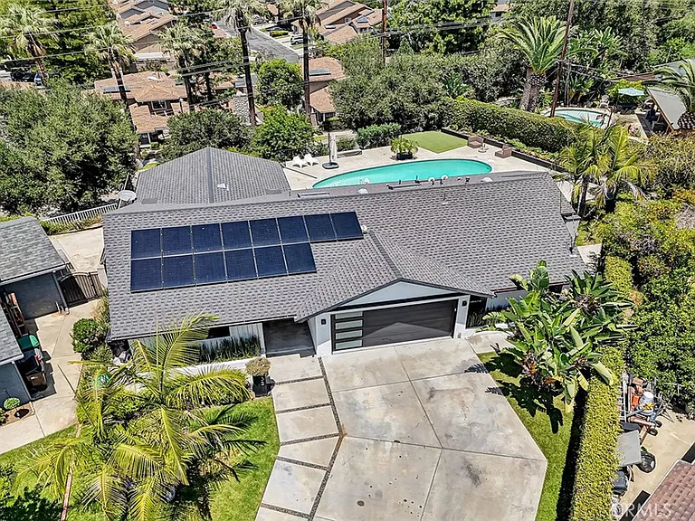 832 N Oceanbluff Ave — Photo 3